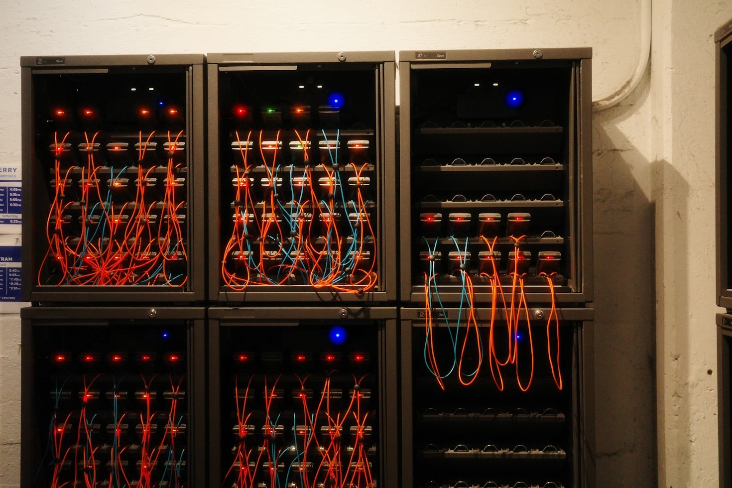 Maßgeschneiderte Server und PCs für jeden Bedarf